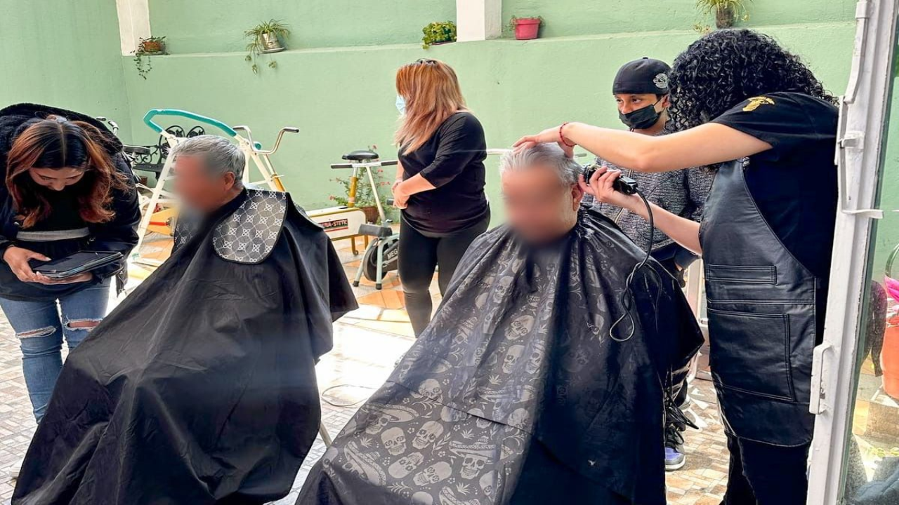 Gobierno de Huamantla realiza jornada de embellecimiento para adultos mayores