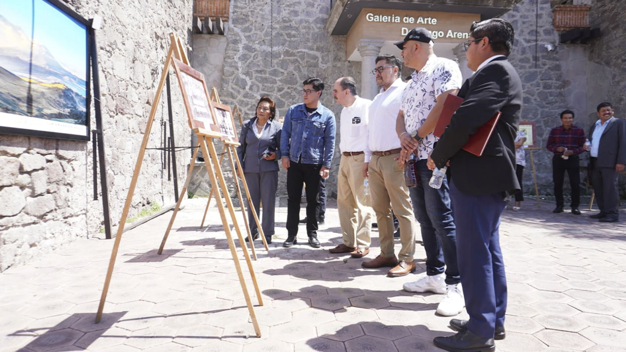Visita del Dr. Federico Acosta Ruiz Peinado, descendiente de Moctezuma II, a Zacatelco.