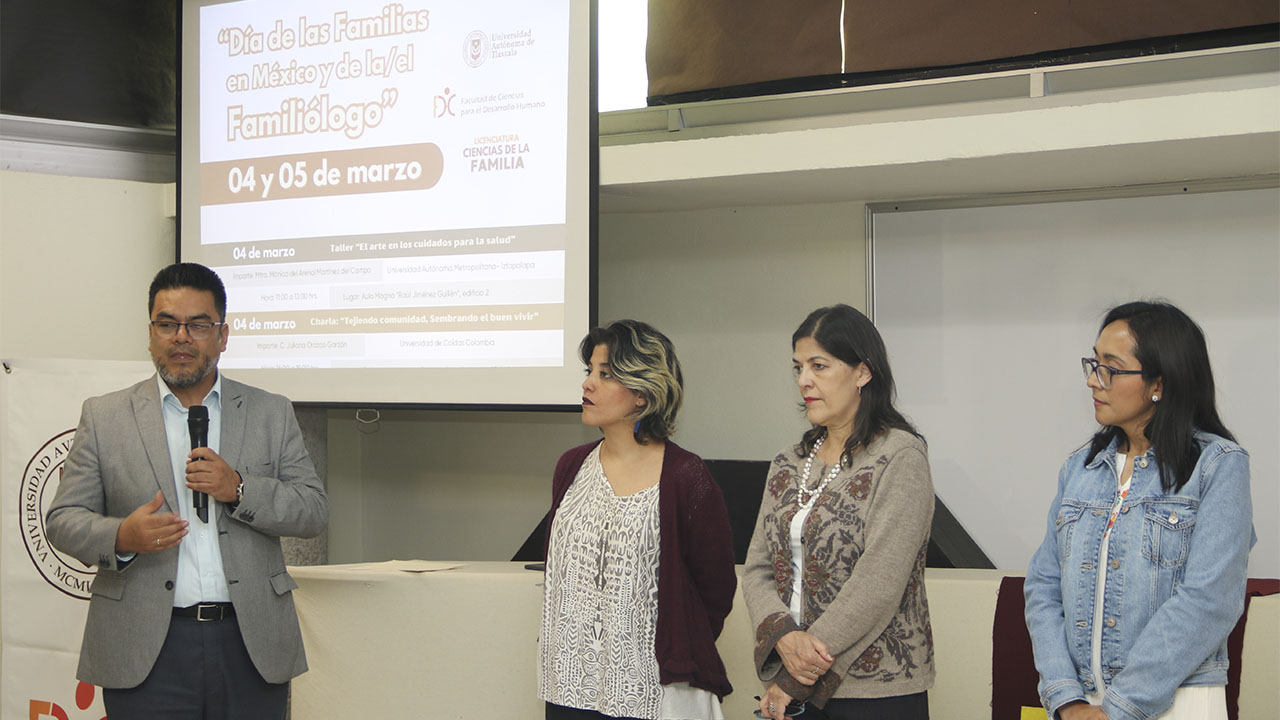 Desarrollo Humano UATx conmemora el “Día de las familias en México y del familiólogo”