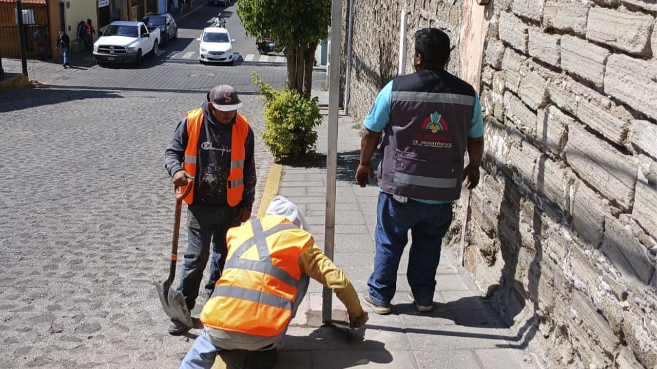 Refuerza Gobierno de Tlaxcala de Xicohténcatl seguridad vial con nueva señalética