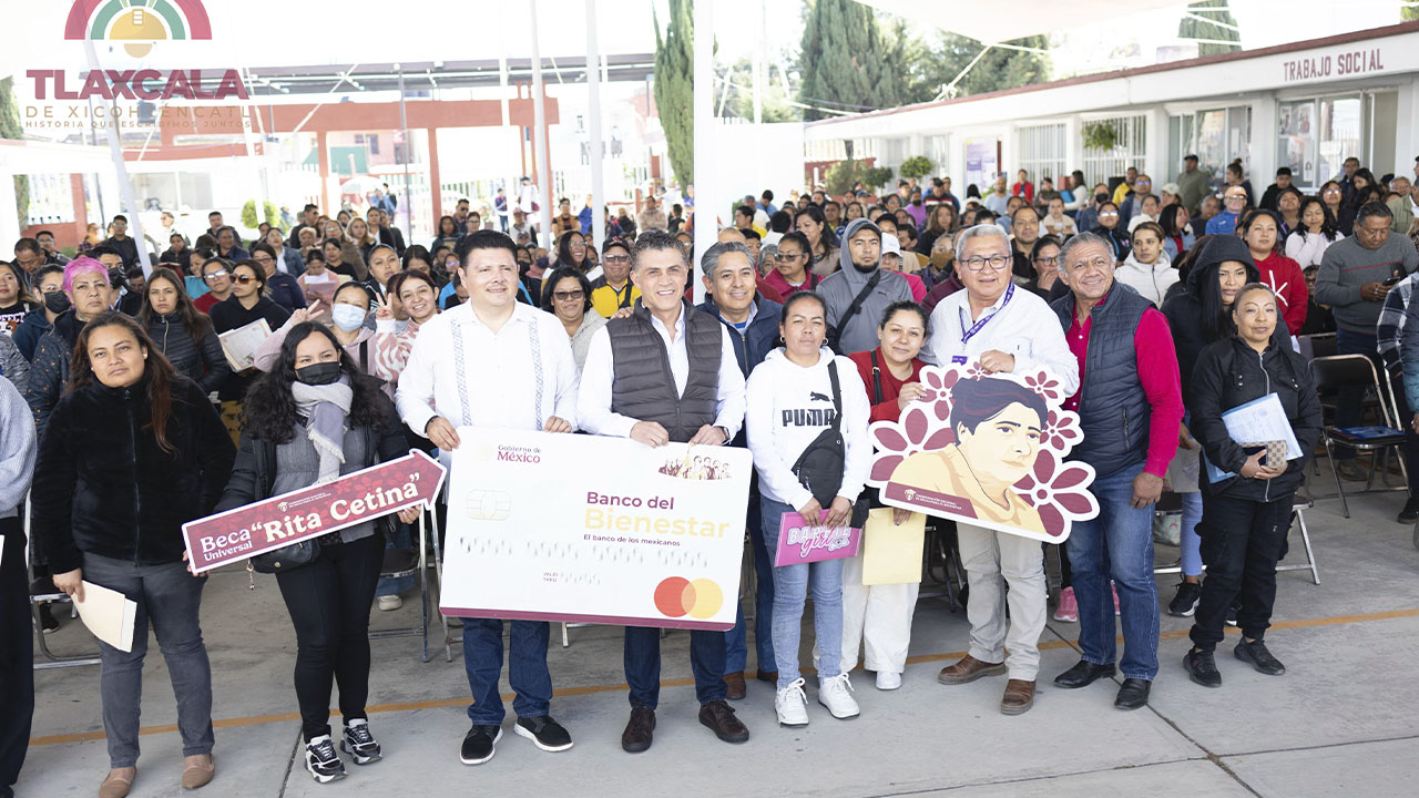 Alfonso Sánchez encabeza entrega de becas Rita Cetina en Tlaxcala de Xicohténcatl