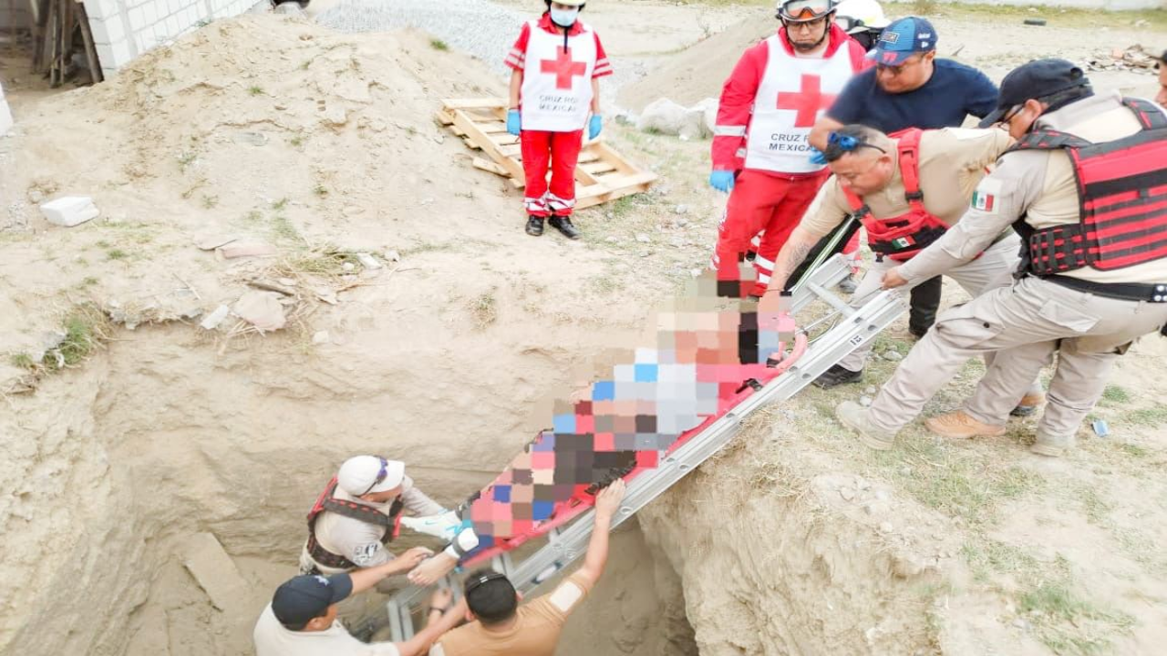 Atienden elementos de Protección Civil de Huamantla y Cruz Roja a joven tras caída en fraccionamiento La Caridad