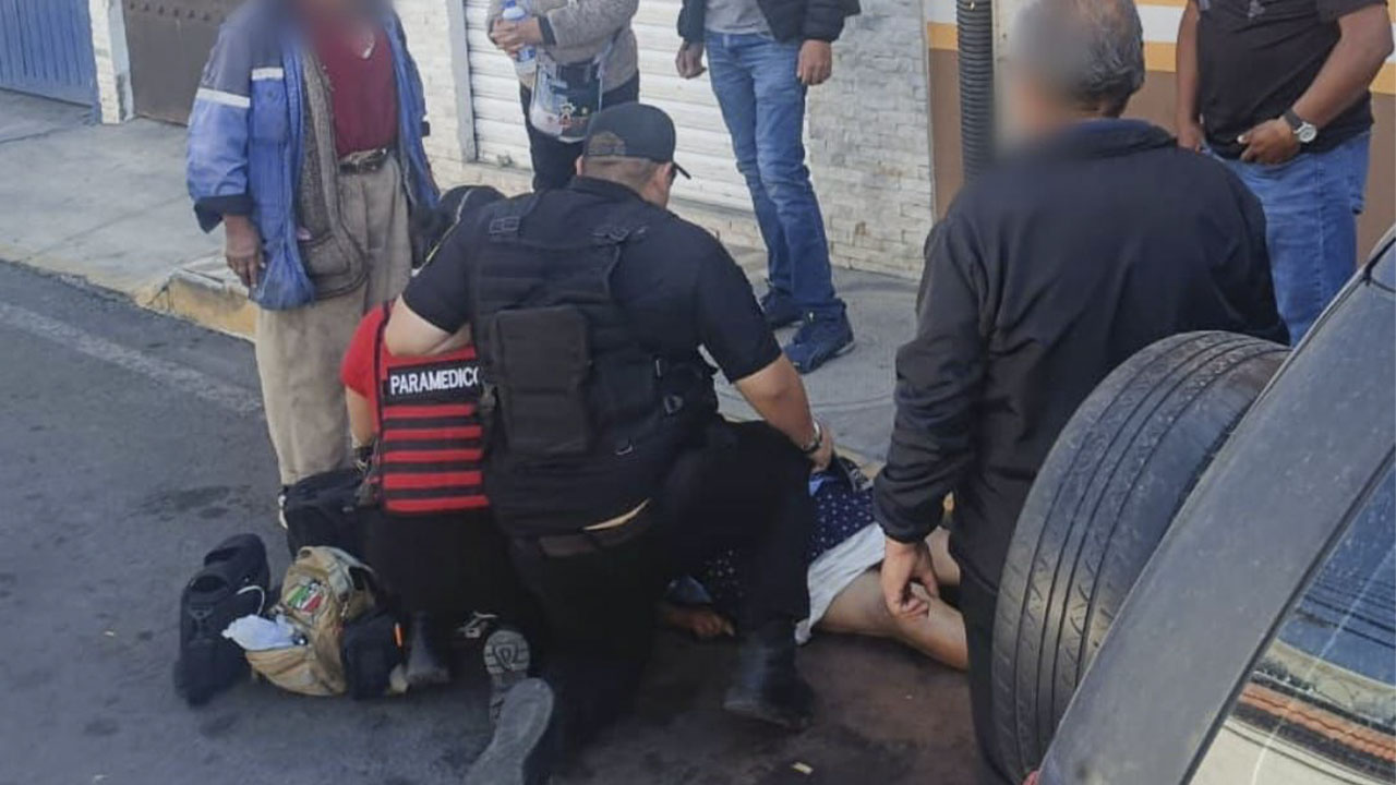 Protección Civil y Seguridad Pública de Huamantla atienden emergencia por mujer inconsciente en la calle