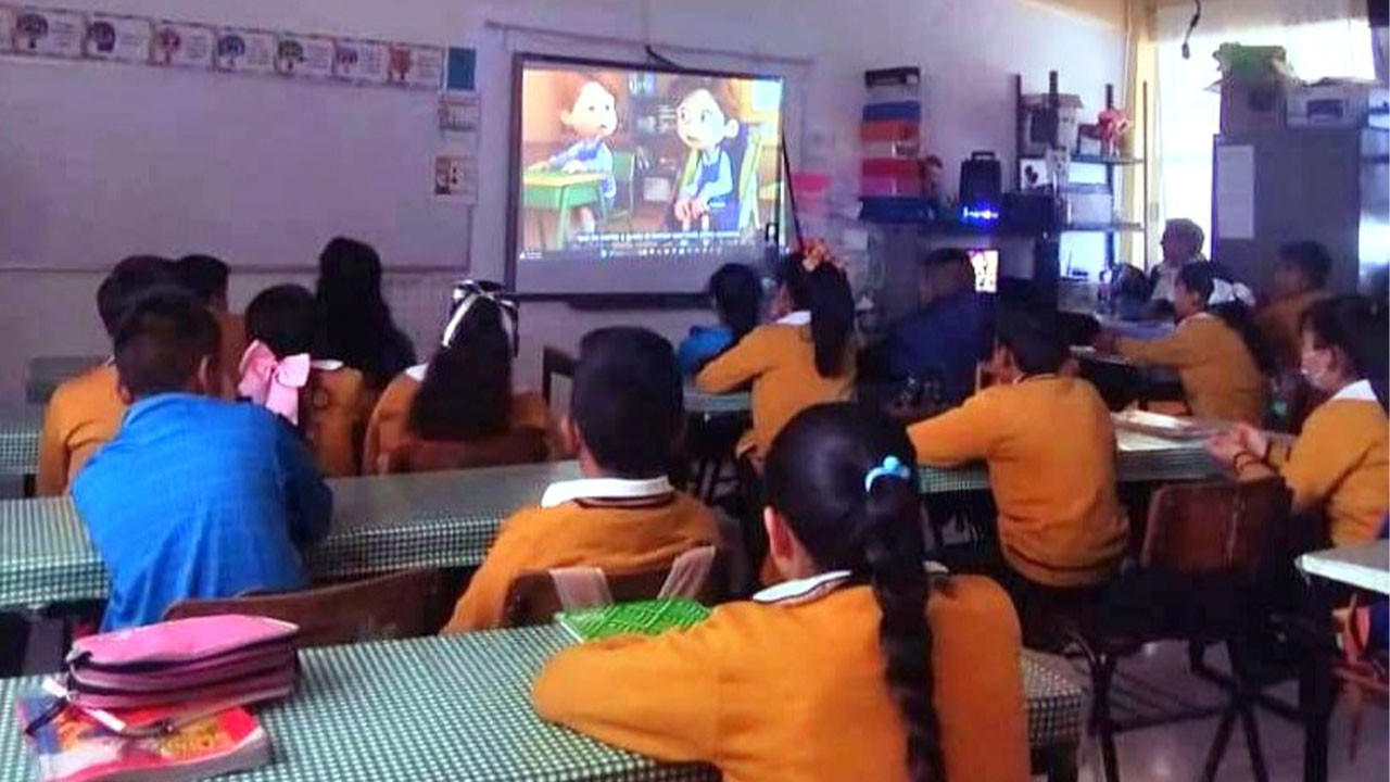 Estudiantes de Psicología de la UATx trabajan acciones preventivas de bullying con alumnos de Mazatecochco