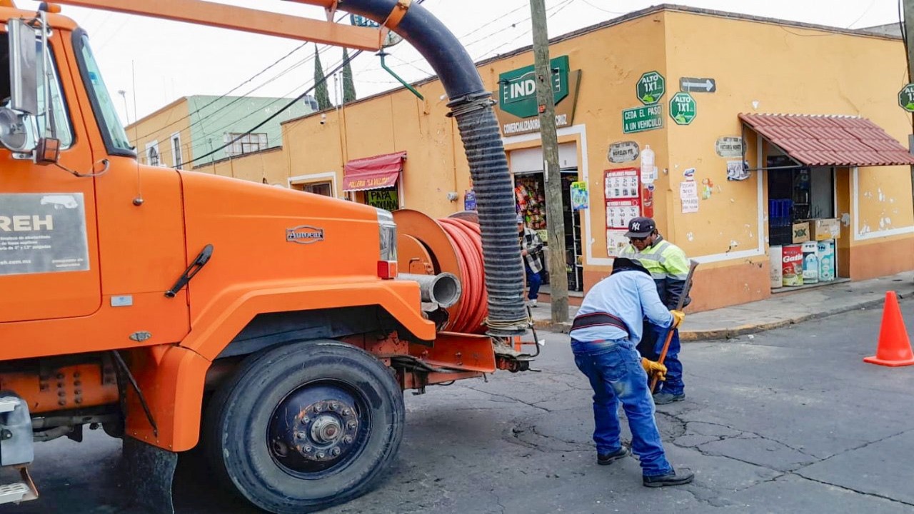 Realiza CAPAMH jornada intensiva de mantenimiento y limpieza de colectores de aguas sanitarias en Huamantla