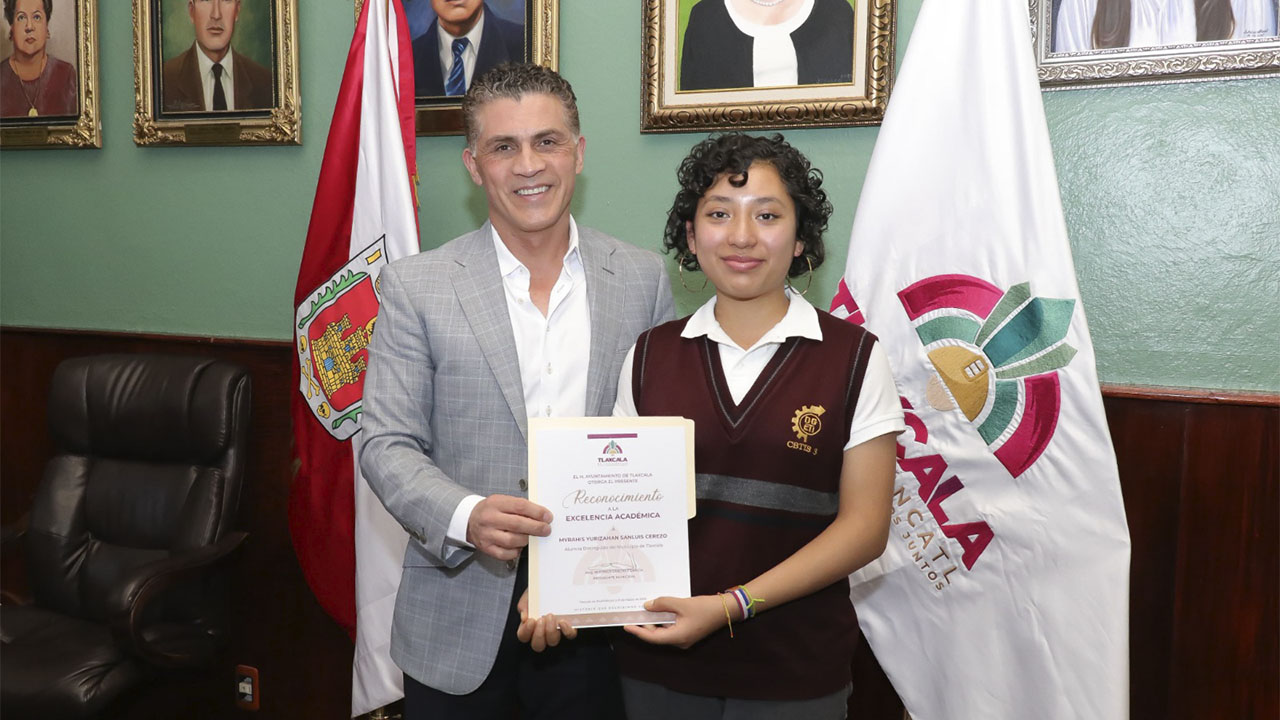 Reconoce presidente Alfonso Sánchez a estudiantes destacados del municipio de Tlaxcala