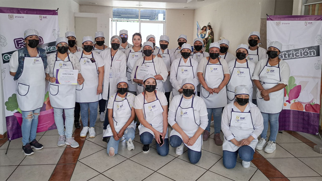 SMDIF Zacatelco capacita a escuelas para ofrecer desayunos saludables.