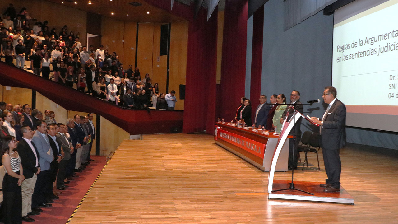 Analizan expertos reformas constitucionales que están transformando al Estado Mexicano, en la UATx