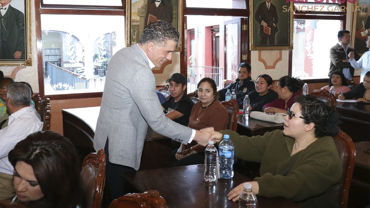 Encabeza el Presidente Municipal Alfonso Sánchez reunión informativa con locatarios del mercado Emilio Sánchez Piedras