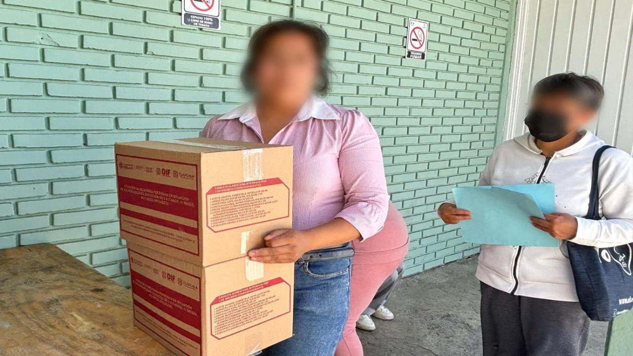Entrega DIF municipal y estatal despensas a 535 beneficiarios de Huamantla