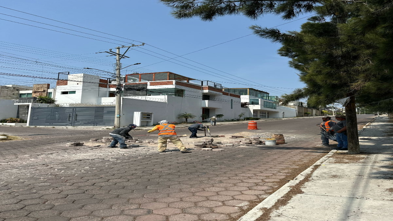 Realiza Ayuntamiento de Tlaxcala acciones permanentes de bacheo y mantenimiento en calles de la capital