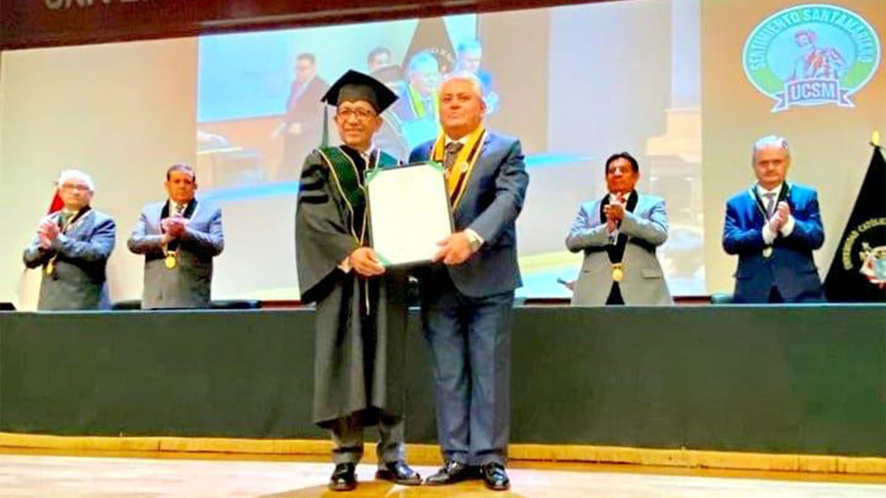 Recibe Rector de la UAT el grado Doctor Honoris Causa en Perú