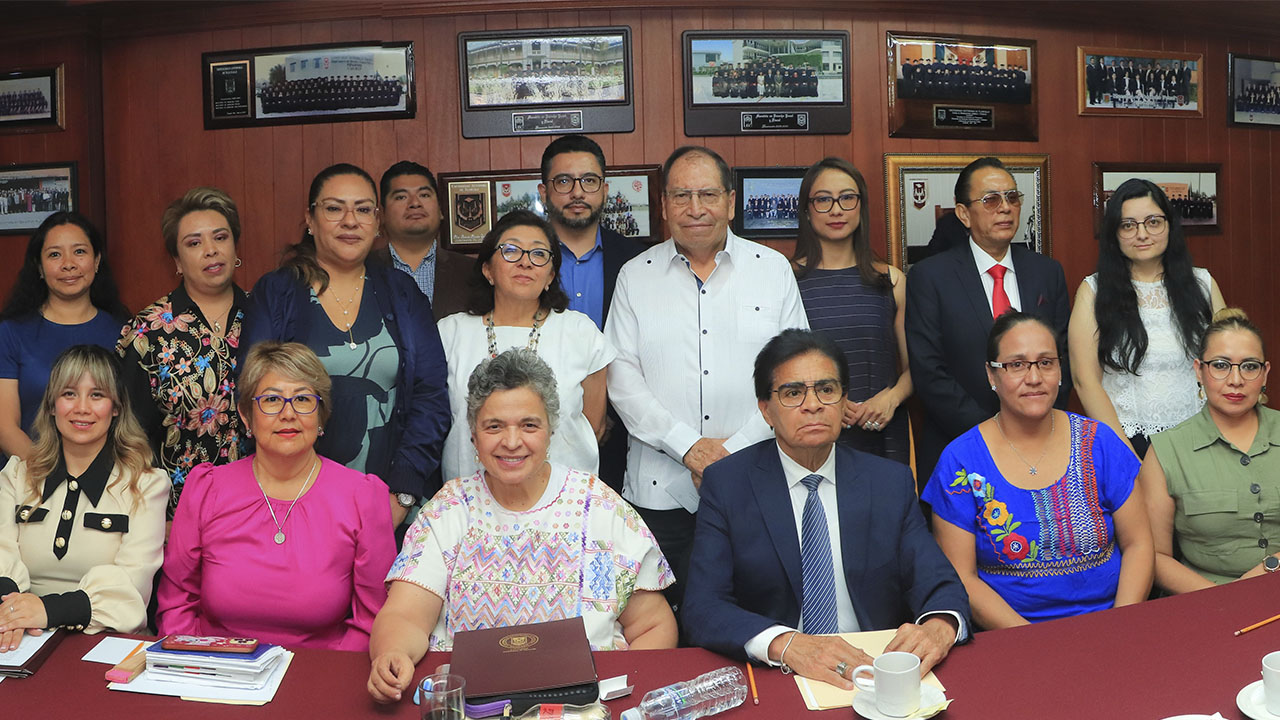 Impartió Beatriz Paredes taller “Reflexiones sobre las  estrategias para una cultura de paz”, en la UATx