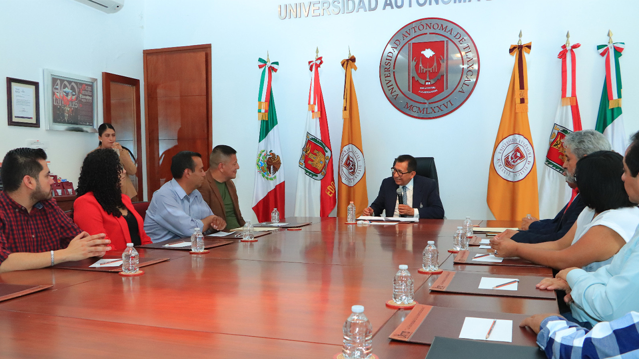 UATx y Ayuntamiento de Nanacamilpa firman convenio de colaboración para proteger zona de luciérnagas