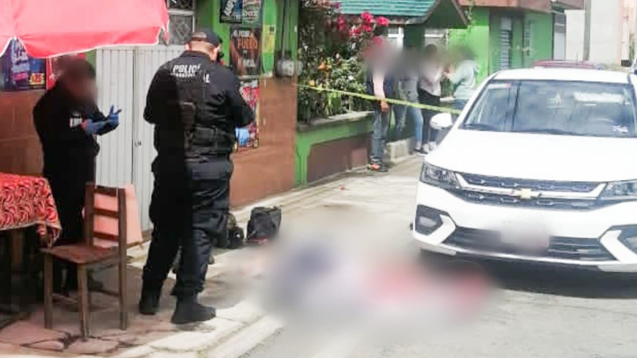 Atienden policía y protección civil de Huamantla a hombre que cayó de anuncio