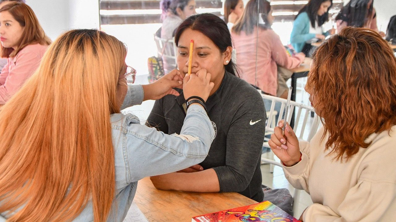 Gobierno de Huamantla e icatlax invitan a la población interesada al curso de extensión de pestañas
