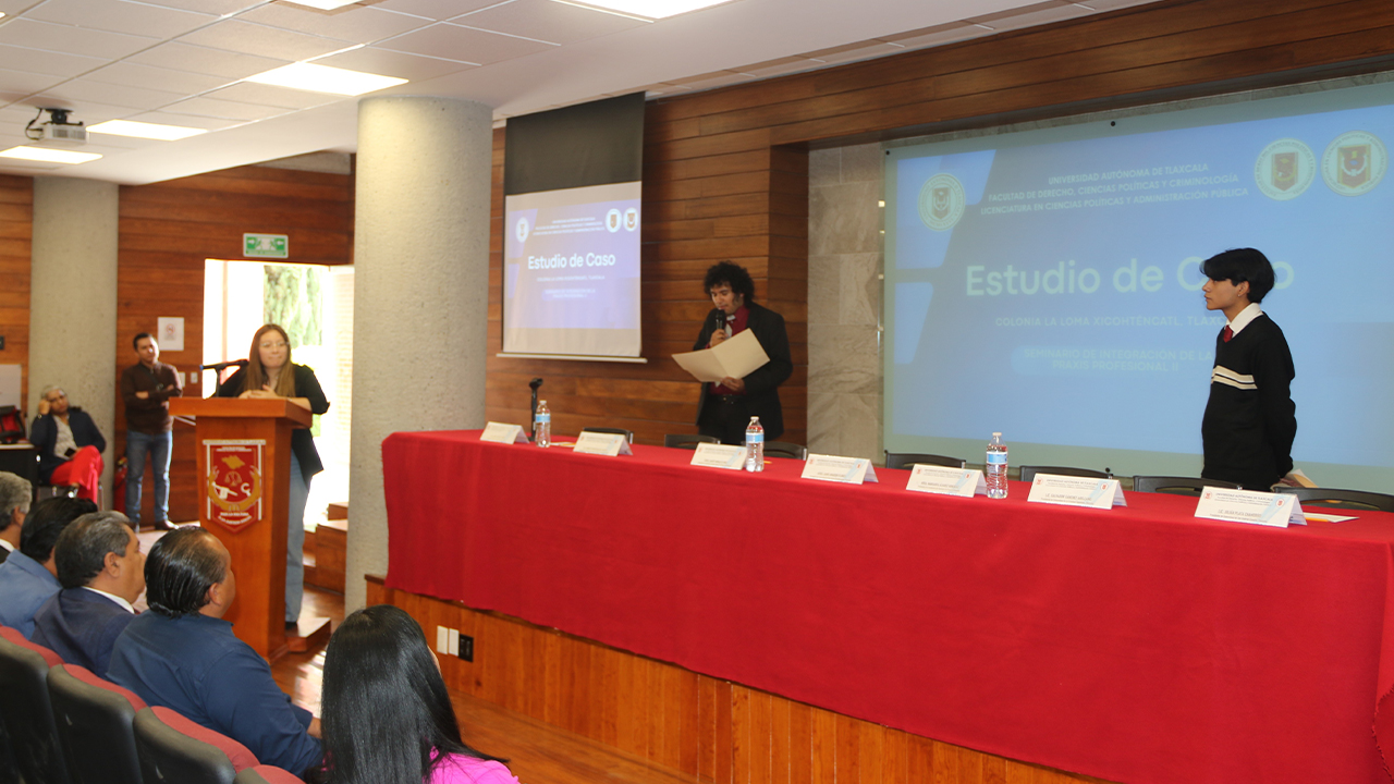 Estudiantes de Cipol UATx entregan resultados de encuesta de percepción de servicios públicos