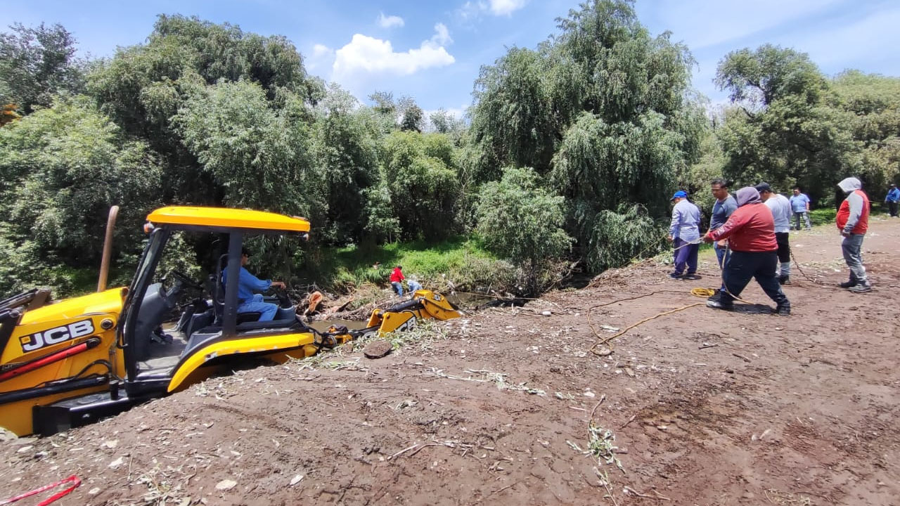 Realizan labores de limpieza y desazolve en el Río Atoyac tras intensas lluvias