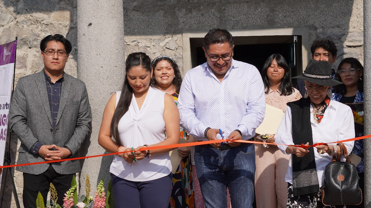 En Zacatelco, la exposición “Metamorfos” impulsa talentos juveniles en el arte.