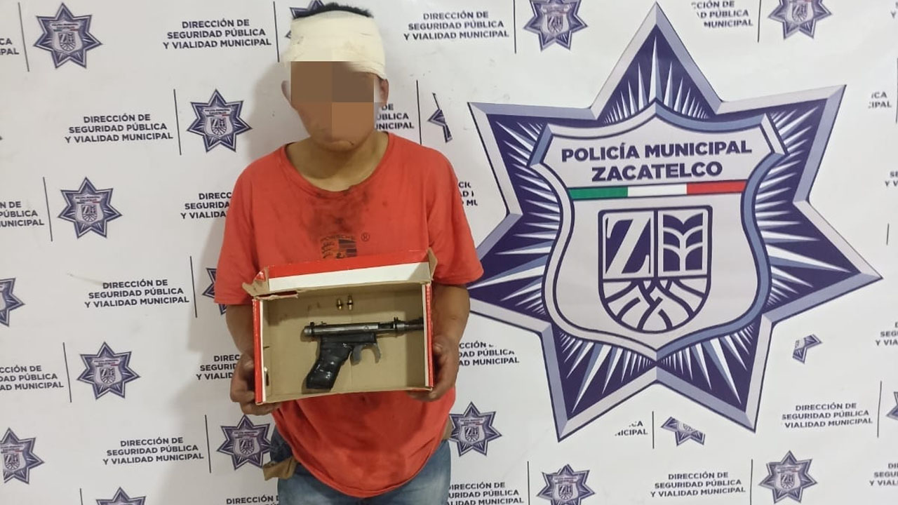 Policía municipal y vecinos detienen a hombre armado en Zacatelco tras persecución y enfrentamiento