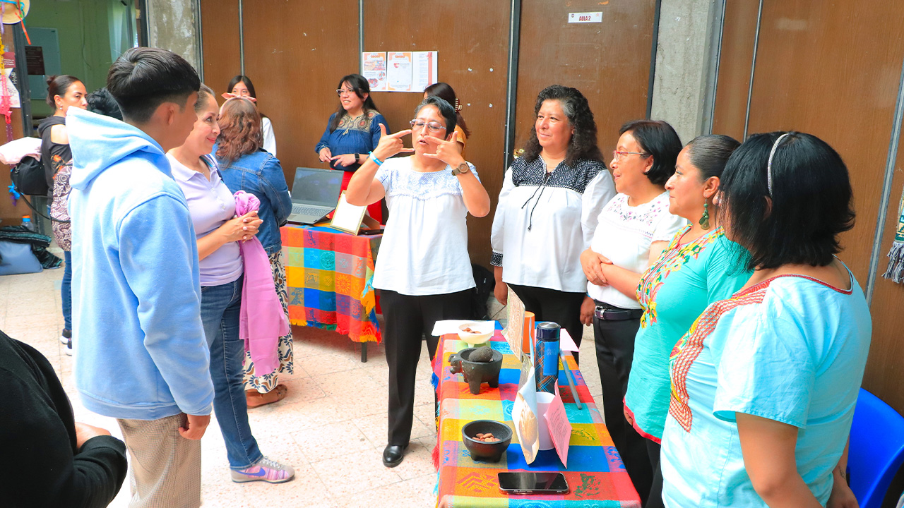 La UATx promueve y forma en la diversidad lingüística