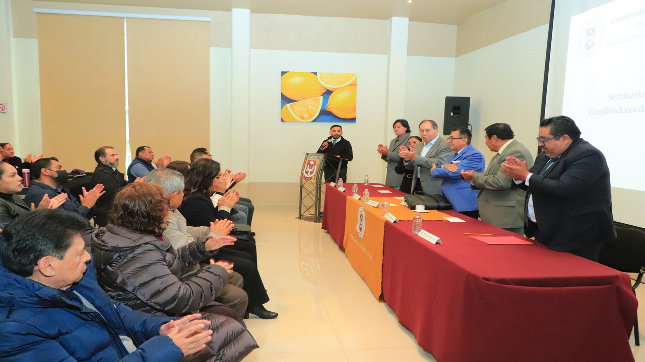 Inaugura Rector de la UATx 𝐒𝐞𝐦𝐢𝐧𝐚𝐫𝐢𝐨 𝐝𝐞 𝐅𝐨𝐫𝐦𝐚𝐜𝐢𝐨́𝐧 𝐩𝐚𝐫𝐚 𝐂𝐨𝐨𝐫𝐝𝐢𝐧𝐚𝐝𝐨𝐫𝐞𝐬 𝐝𝐞 𝐏𝐫𝐨𝐠𝐫𝐚𝐦𝐚𝐬 𝐀𝐜𝐚𝐝𝐞́𝐦𝐢𝐜𝐨𝐬