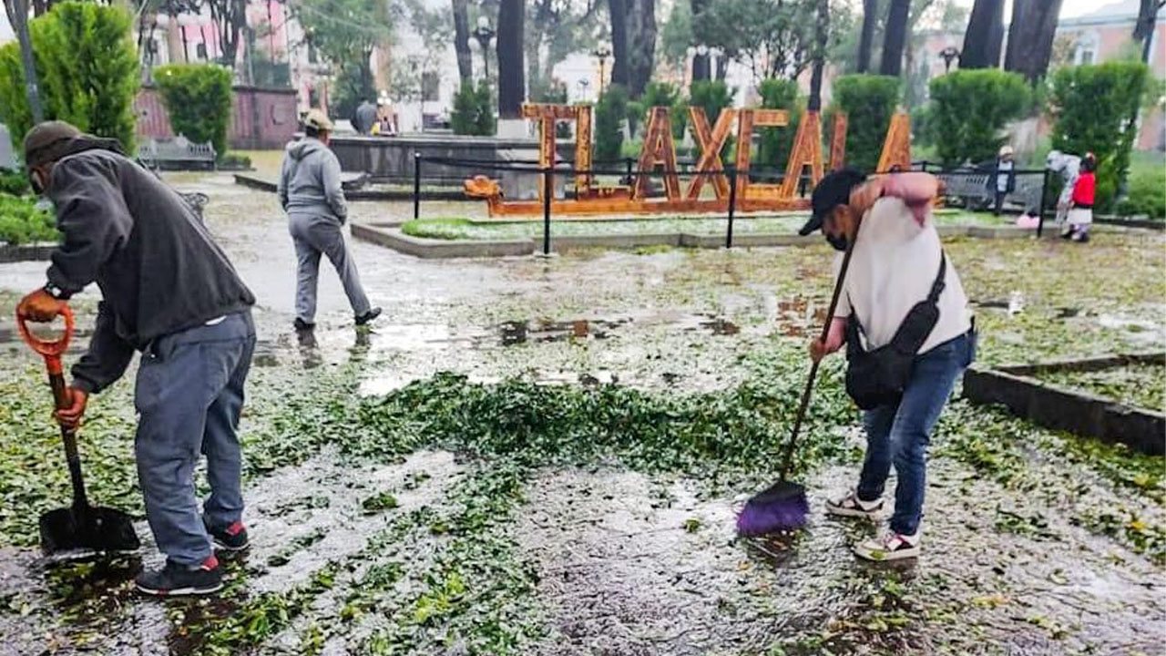 Áreas del ayuntamiento de Tlaxcala dan respuesta a afectaciones por fuerte granizada