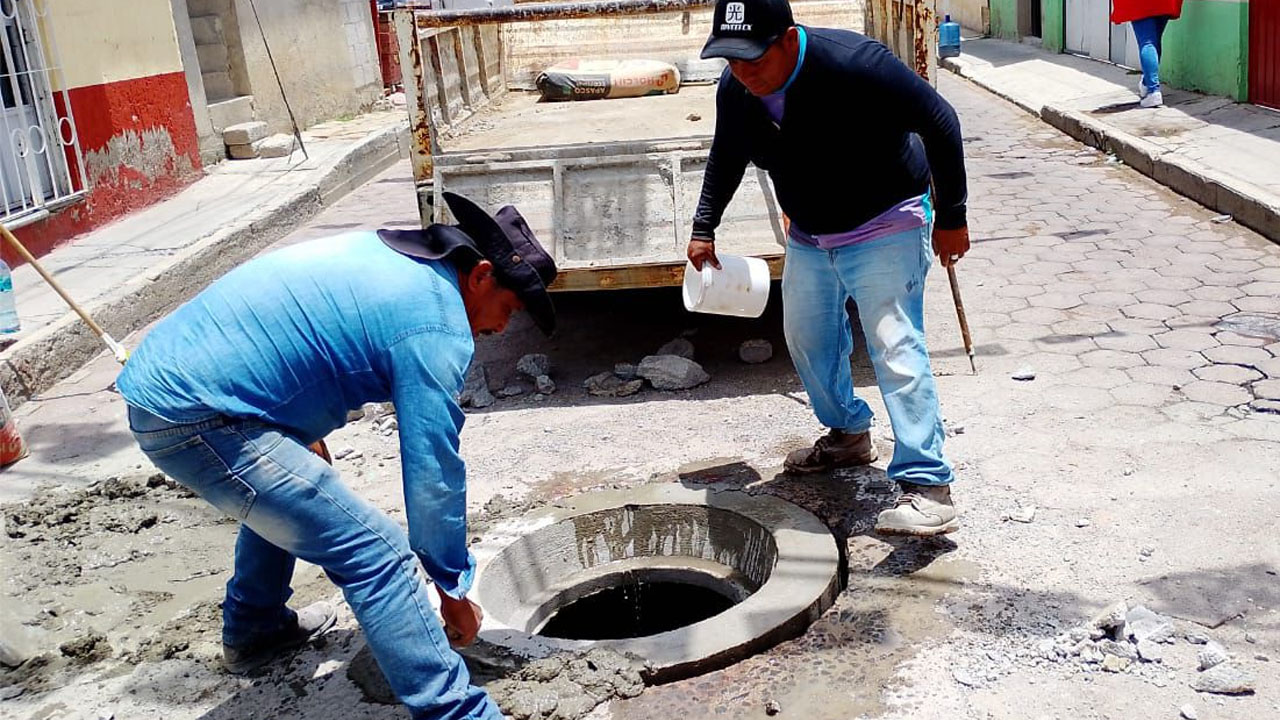 CAPAMH sustituye brocal y tapa en San Lucas, Huamantla