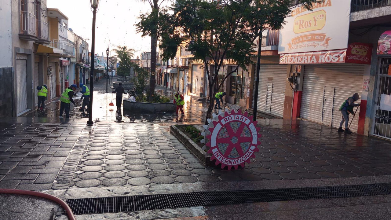 CAPAMH y Servicios Públicos refuerzan acciones de limpieza para mantener limpio el Pueblo Mágico de Huamantla