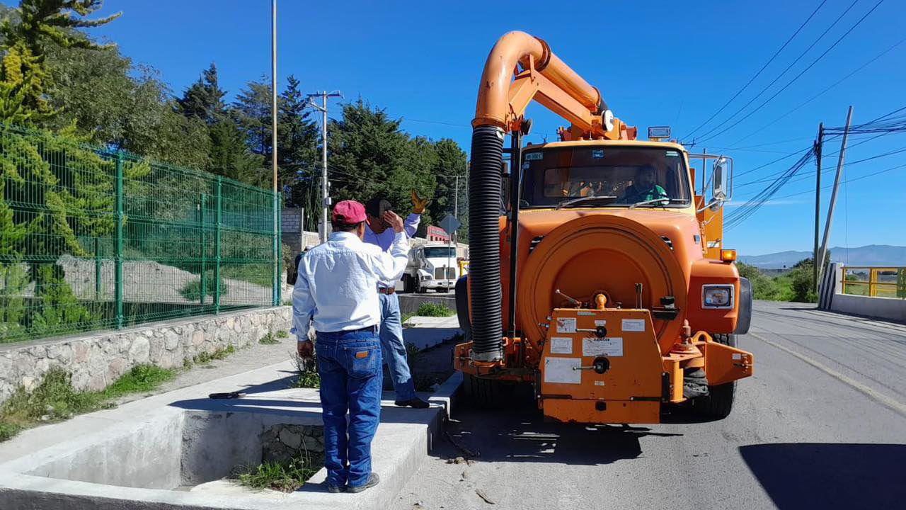 Realizan trabajos de desazolve en Zaragoza para mejorar la red de drenaje
