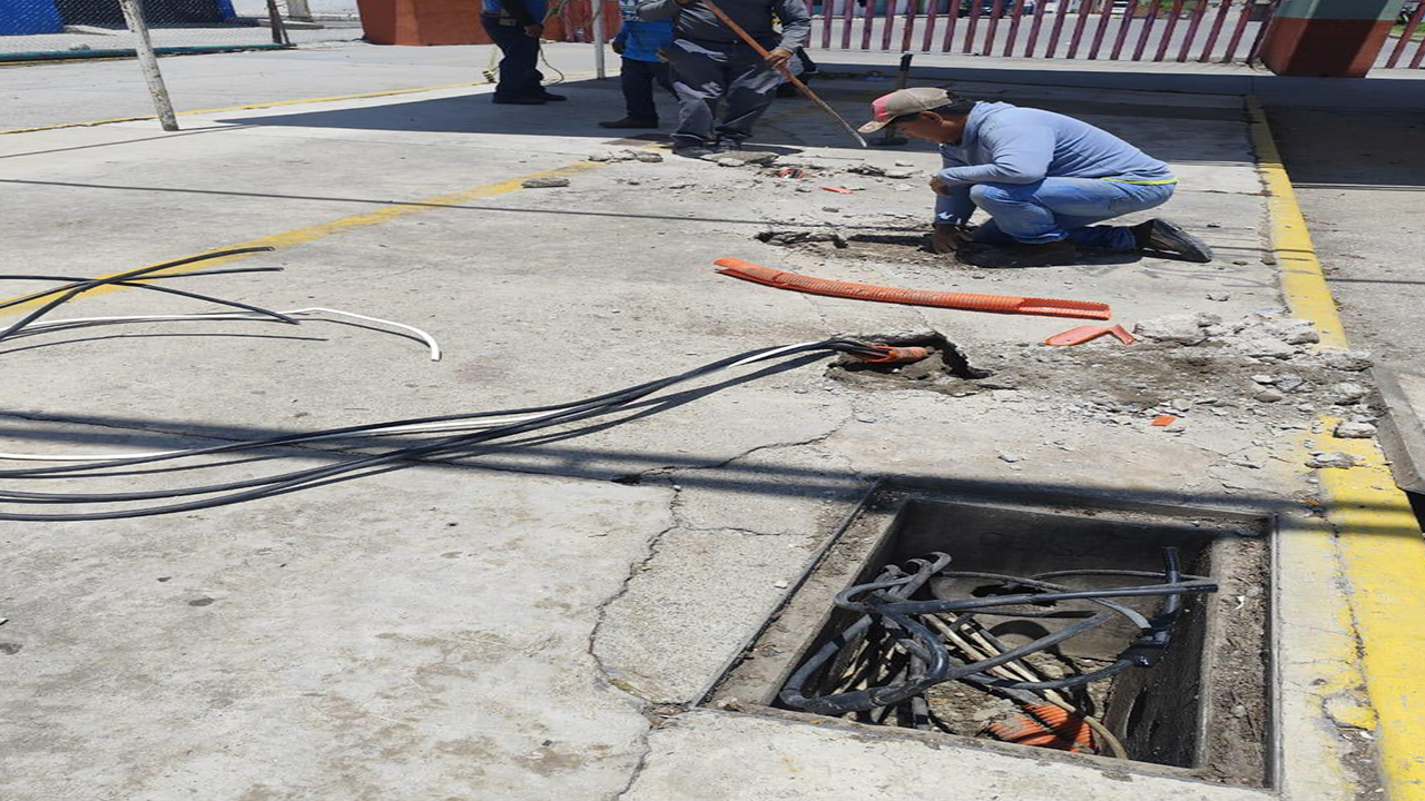 Avanzan trabajos eléctricos en el recinto ferial rumbo a la Feria Internacional del Arte Efímero y la Dalia 2025