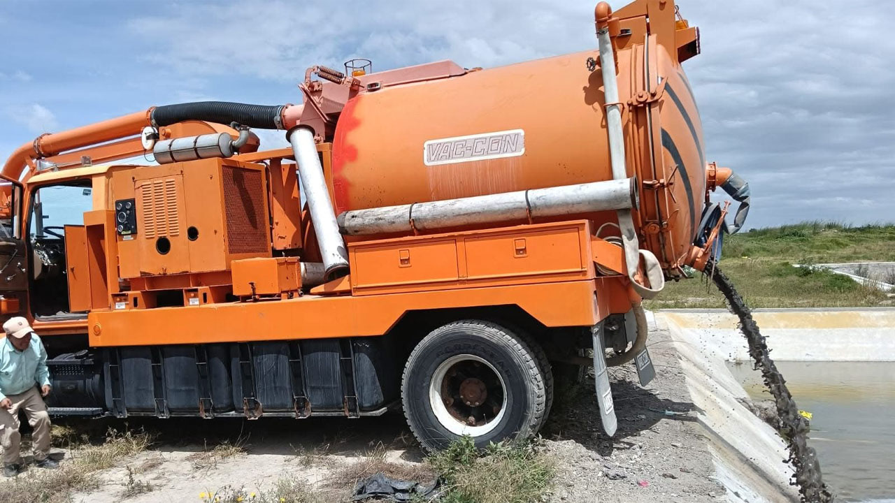 CAPAMH continúa con trabajos de desazolve en el Recinto Ferial