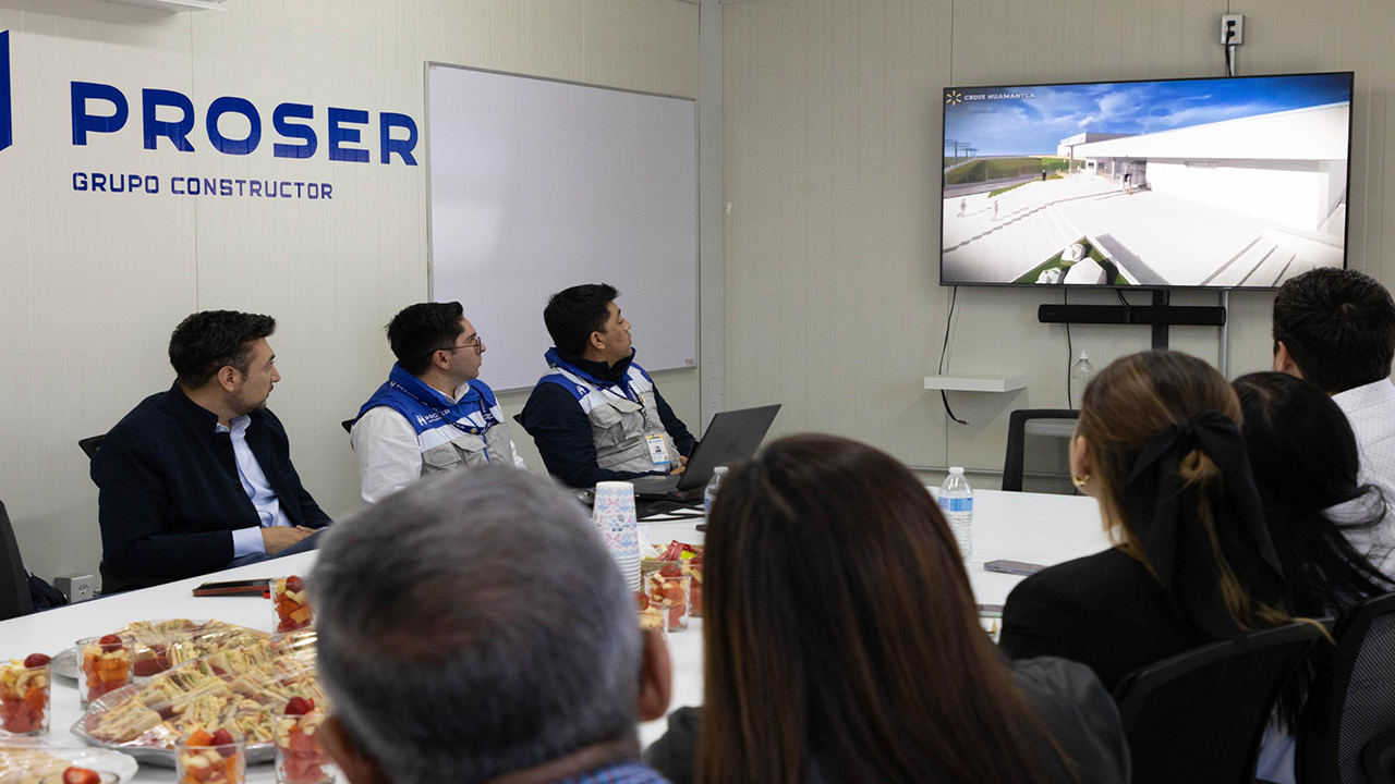 Autoridades supervisan avances de la obra del CEDIS Walmart en Huamantla