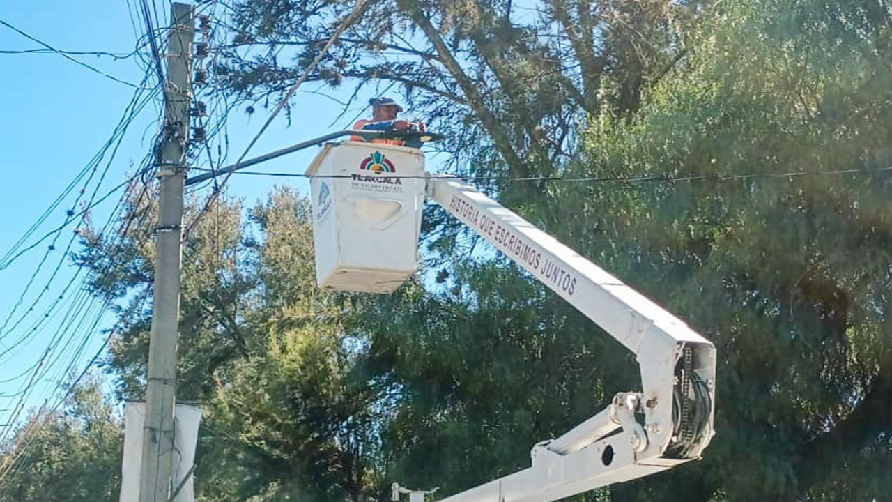 Mejora ayuntamiento de Tlaxcala alumbrado público en bulevar del maestro, la loma y zona de artesanías
