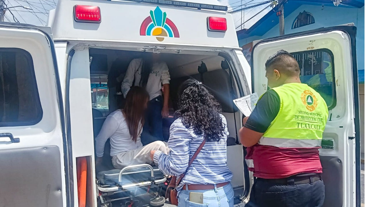Policía municipal de Tlaxcala y protección civil del ayuntamiento atienden accidente de cuatrimoto en san Sebastián Atlahapa