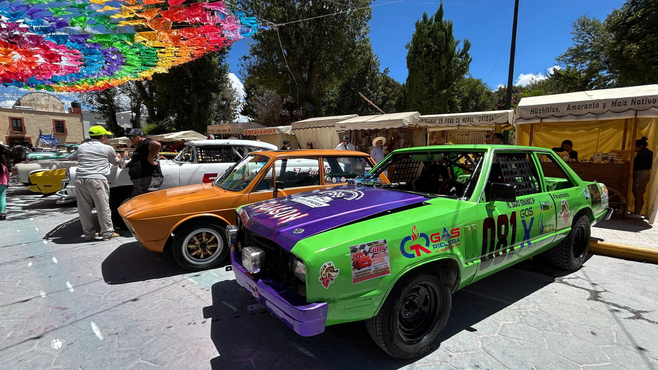 Huamantla se llena de historia y motores con la Exposición de Autos Clásicos en el Parque Juárez