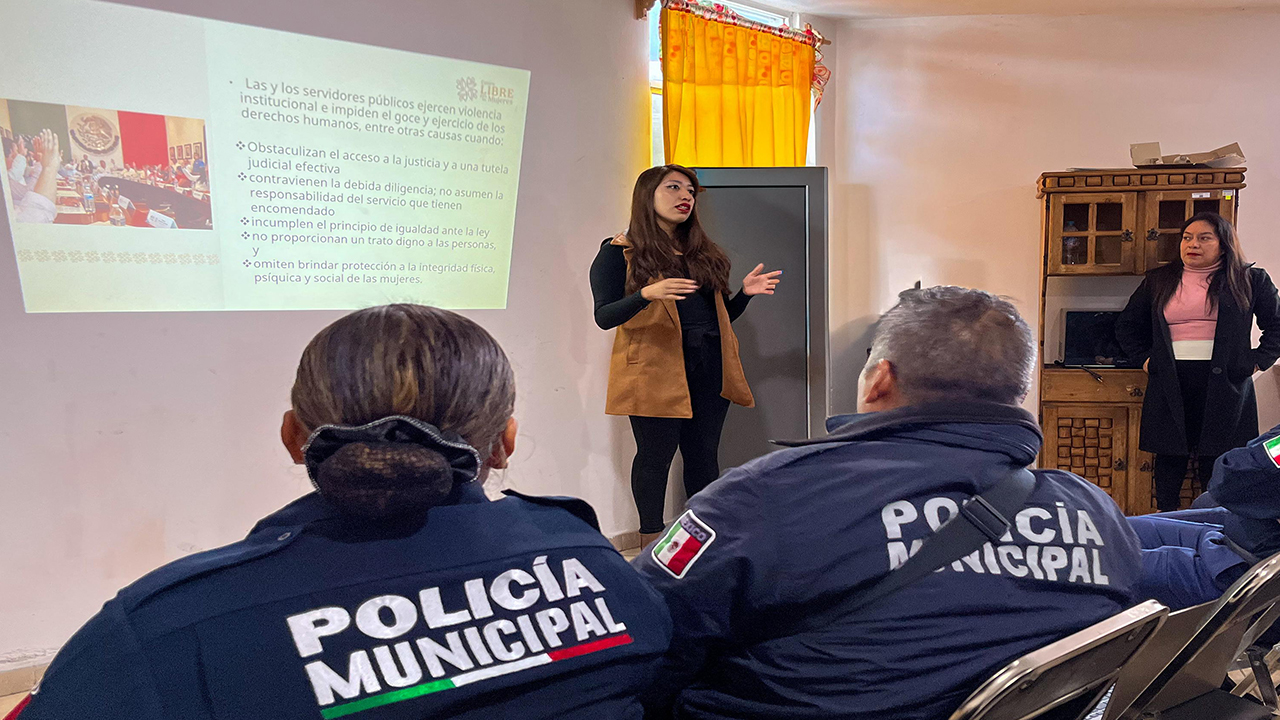 Seguridad Pública de Zacatelco recibe capacitación por el IMMUJER.