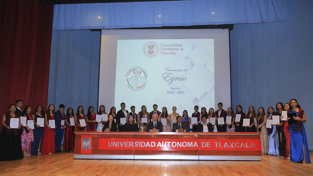 La UATx entrega a la sociedad a nuevos profesionistas en Nutrición