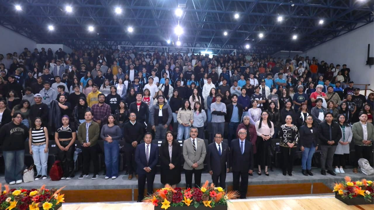 Rector de la UATx participó en  Feria Universitaria del Libro en la UAEH