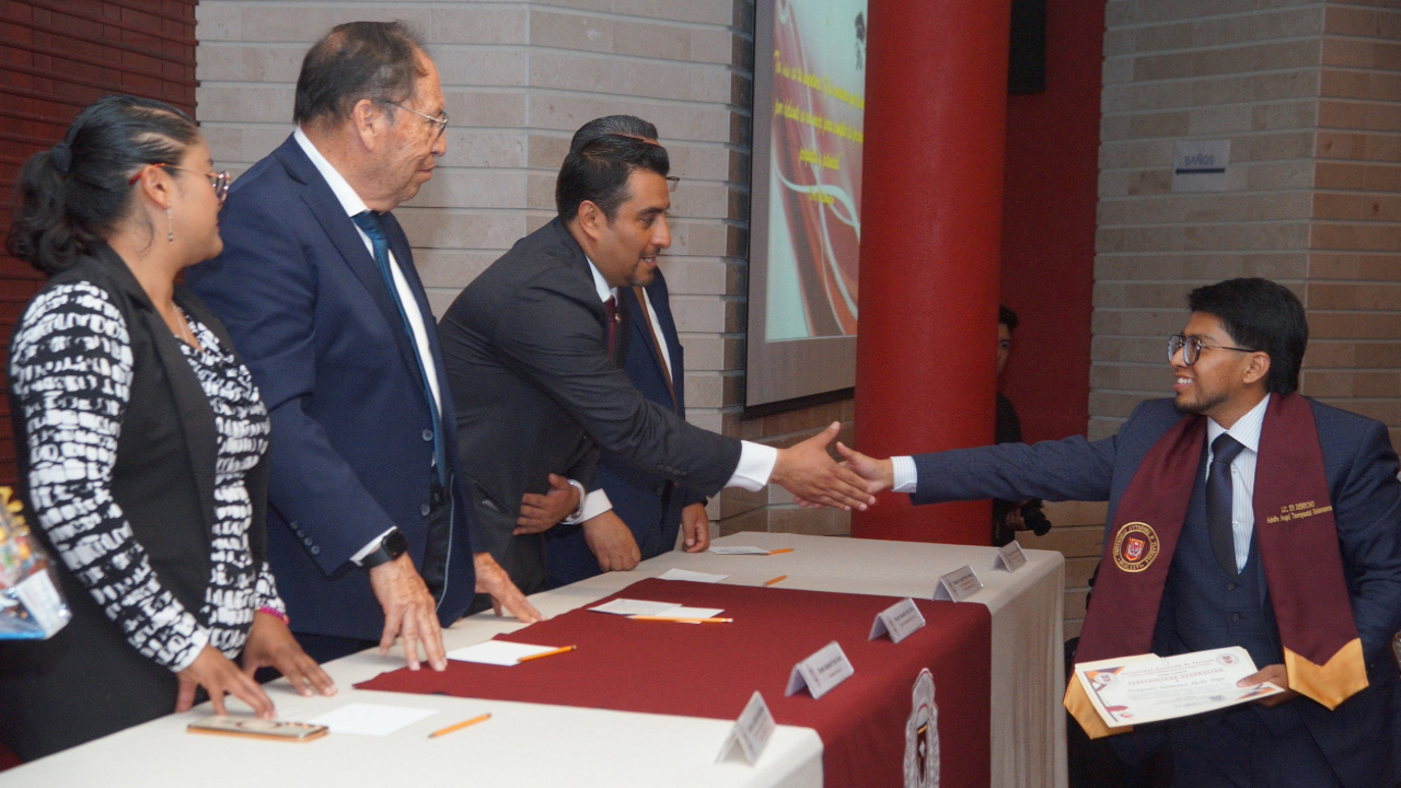 Nuevos profesionales en Derecho campus Teacalco concluyen sus estudios en la UATx