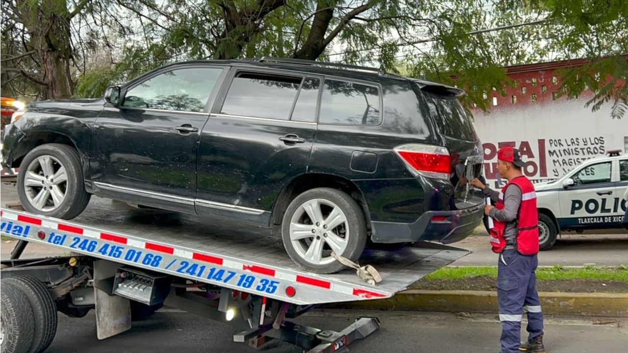 Policía municipal de Tlaxcala asegura camioneta con reporte de robo en operativo de vigilancia en Acuitlapilco