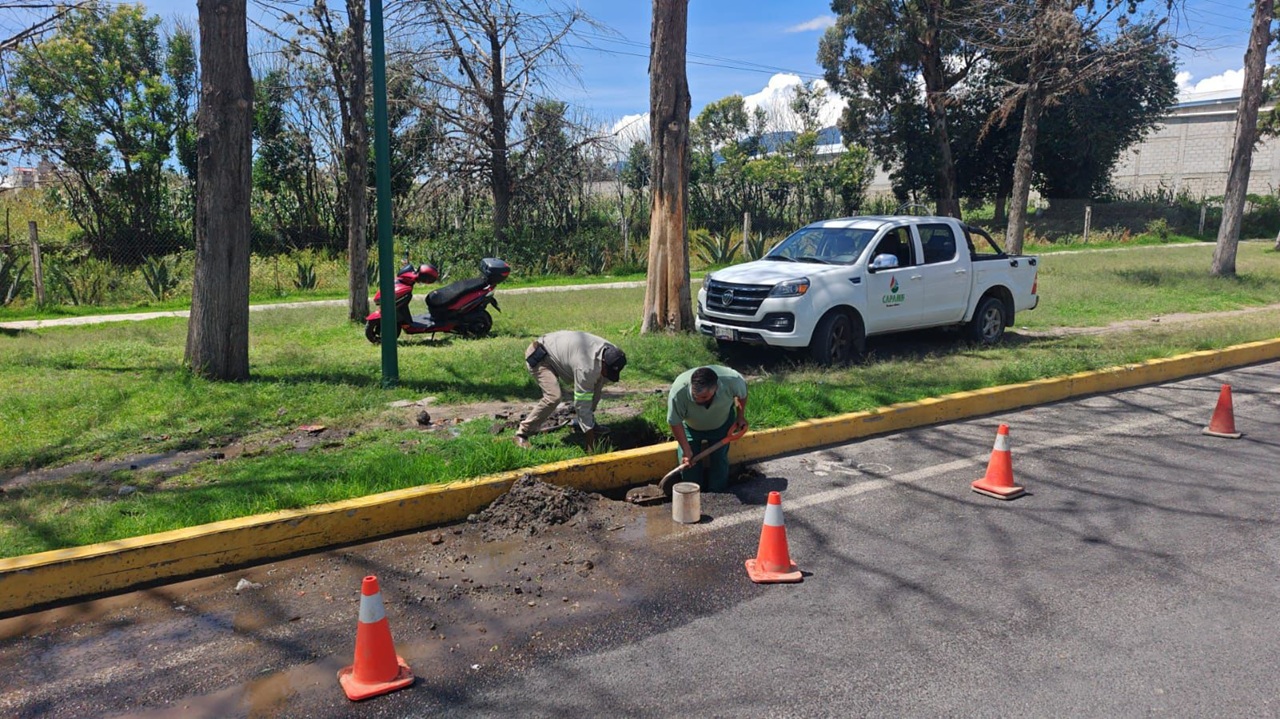 CAPAMH atiende de manera inmediata fuga de agua frente a la SARH