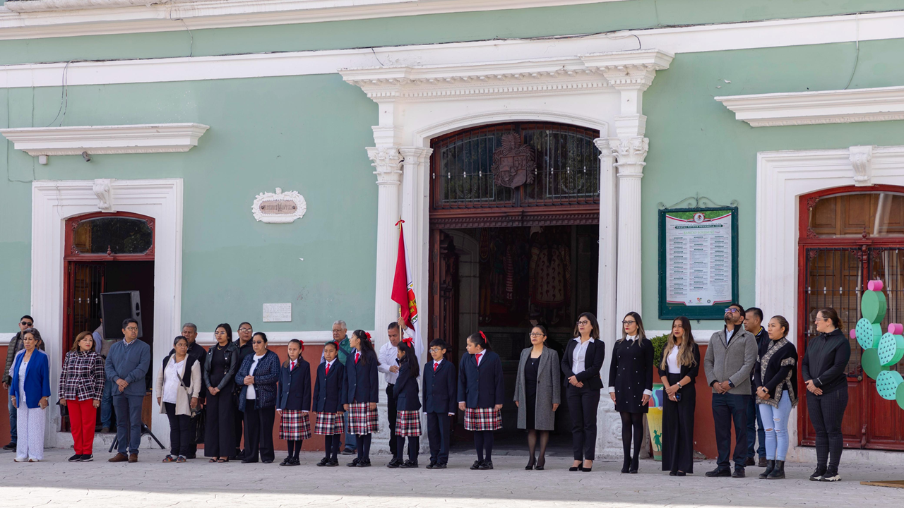 Barrio de San José, escuela "Josefa Castellar" y Área Jurídica del Municipio Realizan Homenaje Cívico en Huamantla