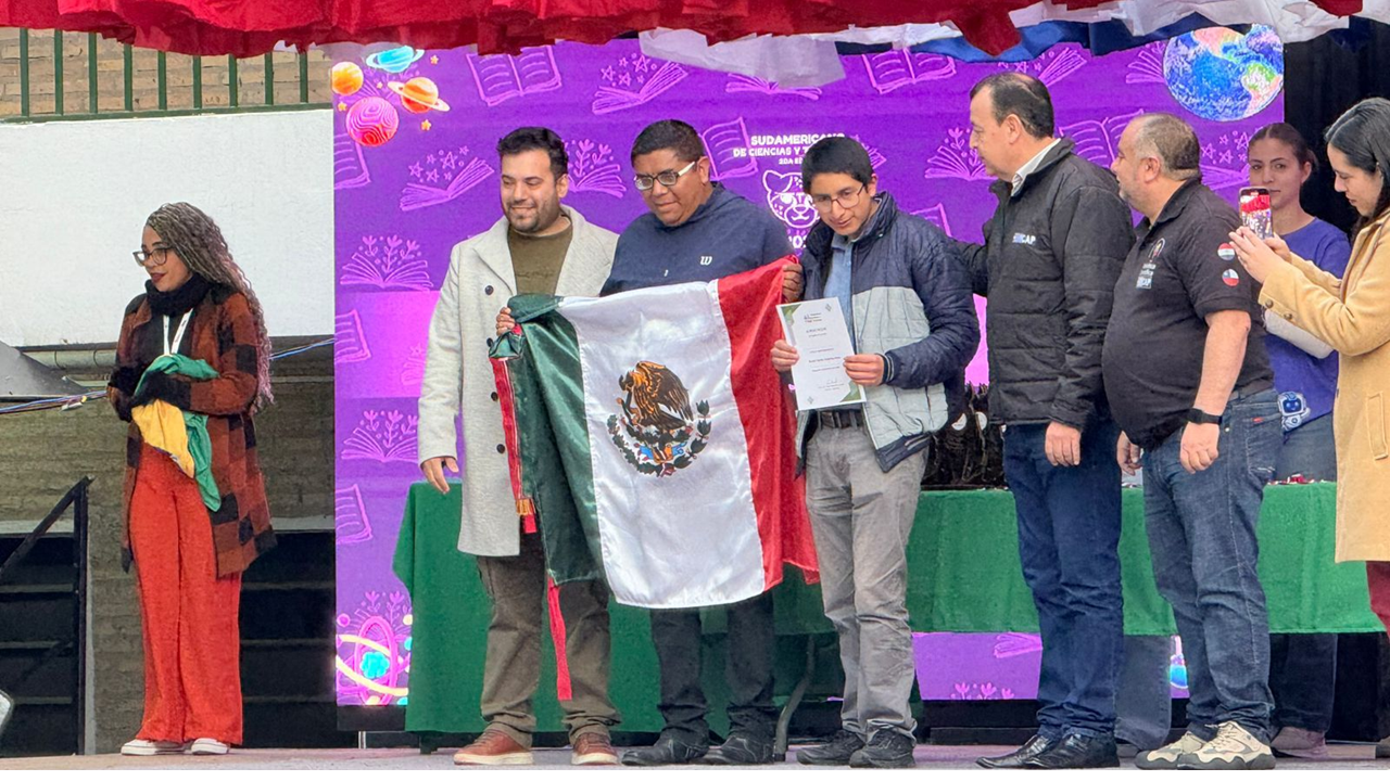 Juventud huamantleca conquista Paraguay con proyecto innovador y representará a México en Colombia