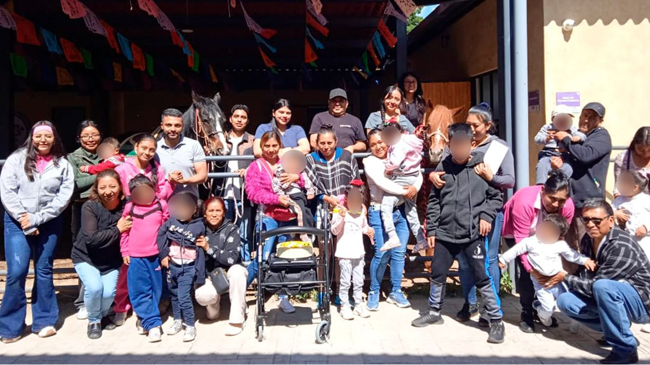 SMDIF Huamantla concluye trimestre de equinoterapia beneficiando a 11 pacientes infantiles