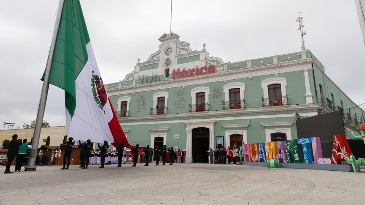 Secundaria Técnica No.26  y el Pueblo Ignacio Zaragoza Encabezan Ceremonia de Honores a los Símbolos Patrios en Huamantla