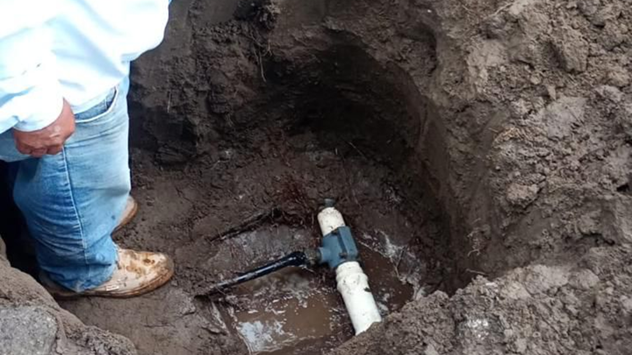CAPAMH atiende reportes de fugas y continúa con el reparto de agua en zonas vulnerables