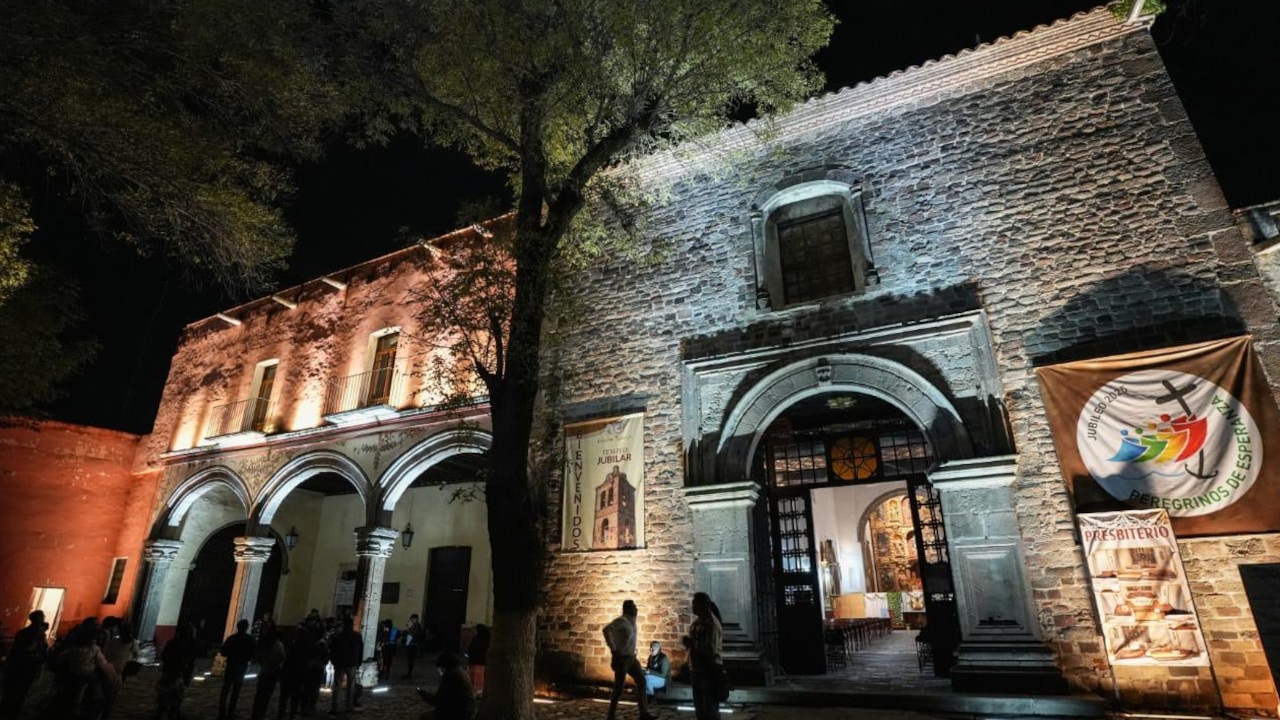 Ante invitados especiales alcalde Alfonso Sánchez García muestra bellezas históricas y culturales de Tlaxcala