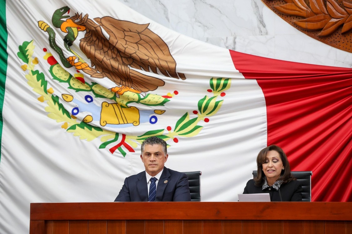 Congreso devela letras doradas “Ciudad de Tlaxcala, 500 años”