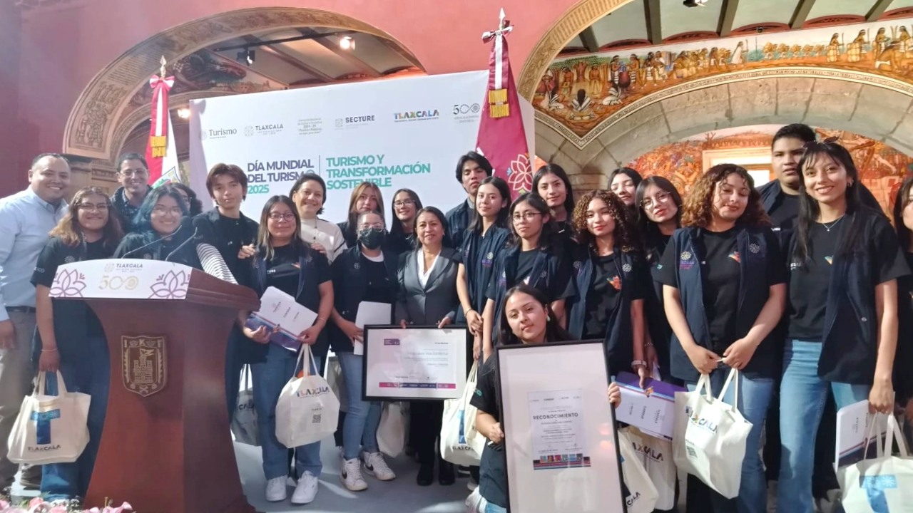 Reciben estudiantes de la FCEA-UATx nombramiento como embajadores turísticos de SECTURE